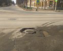 Очень высокая колейность. Ямы и провалившиеся люки.