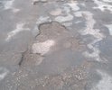 Дорога Остров-Новоржев Псковской области на участке от д. Шмойлы до д. Влазово вся в ямах. Ездить по ней абсолютно невозможно без нарушения правил дорожного движения, с выездом на полосу встречного движения, постоянно лавируя между ямами, обочин практически у этой дороги нет, но водители умудряются ездить по "якобы" обочинам с риском вылететь в кювет, на этой дороге транспортным средствам наносится огромный ущерб и были случаи ДТП со смертельным исходом, и не единожды!