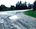 Данная дорога является единственным проездом к домам всех граждан, проживающих в поселках- ДНП «ДАР», ДНП «РИГА», ДНТ «Даренка», ДНП «Полевой стан» и ДНП «Инициатива» Истринского района МО, а это более 300(трехсот)семей. Альтернативного проезда нет. В текущем состоянии,  к домам по этой дороге, особенно в осенне-зимний период, затруднен проезд не только личного легкового транспорт, но и машин скорой помощи, а так же пожарных машин, что ставит под угрозу здоровья и безопасность граждан их семей, а главное детей.  Следует учесть, что многие семьи в поселках живут постоянно и данное жилье является для них единственным.