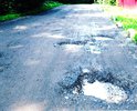 Данная дорога является единственным проездом к домам всех граждан, проживающих в поселках- ДНП «ДАР», ДНП «РИГА», ДНТ «Даренка», ДНП «Полевой стан» и ДНП «Инициатива» Истринского района МО, а это более 300(трехсот)семей. Альтернативного проезда нет. В текущем состоянии,  к домам по этой дороге, особенно в осенне-зимний период, затруднен проезд не только личного легкового транспорт, но и машин скорой помощи, а так же пожарных машин, что ставит под угрозу здоровья и безопасность граждан их семей, а главное детей.  Следует учесть, что многие семьи в поселках живут постоянно и данное жилье является для них единственным.