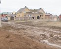 Полное отсутствие проезда легковому транспорту. Месиво грязи и застрявших машин. Жители паркуются в 50 метрах от дома.