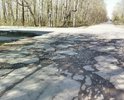 Дорога находится в ужасном состоянии, полностью убита, самая плохая автомобильная дорога в Полевском! Разрушение асфальтового покрытия (ямы, глубокая сеть трещин, просадка канализационных люков) на всем участке. Движение автомобилей крайне затруднено, так как узкая улица не позволяет маневрировать.