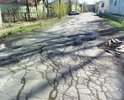 Дорога находится в ужасном состоянии, полностью убита, самая плохая автомобильная дорога в Полевском! Разрушение асфальтового покрытия (ямы, глубокая сеть трещин, просадка канализационных люков) на всем участке. Движение автомобилей крайне затруднено, так как узкая улица не позволяет маневрировать.