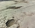 Вся улица в больших ямах и выбоинах, крупная сеть трещин. Дорога является одной из основных транспортных артерий южной части города - по улице осуществляется движение общественного транспорта, активное движение личного авто и мототранспорта. В прошлом году, во время ремонта ул. Володарского, по данной дороги перенаправлялись все основные транспортные потоки южной части Полевского. На участке находится Полевской исторический музей.
