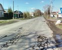 Вся улица в больших ямах и выбоинах, крупная сеть трещин. Дорога является одной из основных транспортных артерий южной части города - по улице осуществляется движение общественного транспорта, активное движение личного авто и мототранспорта. В прошлом году, во время ремонта ул. Володарского, по данной дороги перенаправлялись все основные транспортные потоки южной части Полевского. На участке находится Полевской исторический музей.