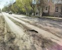 ул. Розы Люксембург является одной из центральных улиц города, но постоянно в ямах. В этом году начали ямочный ремонт этого участка. Видимо, кто-то хотел его сделать правильно, даже прямоугольник на месте ямы хотел вырезать, но в последний момент передумал и просто закидал яму((