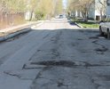 На небольшой улице с гордым названием "улица Победы" состояние дорожного покрытия как после бомбежки. Глубокие ямы и трещины. На улице расположены почтовое отделение, детский сад №43, а также Центр культуры и народного творчества. Но, самое главное, на улице расположен очень посещаемый мемориал воинам Великой Отечественной войны