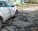 Дорога находится в ужасном состоянии, полностью убита, самая плохая автомобильная дорога в Полевском! Разрушение асфальтового покрытия (ямы, глубокая сеть трещин, просадка канализационных люков) на всем участке. Движение автомобилей крайне затруднено, так как узкая улица не позволяет маневрировать.