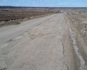 Дорога разбита, проехать невозможно! Автомобилисты вынуждены съезжать на обочину, рискуя опрокинутся в глубокий кювет.