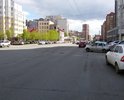 Улица Цюрупа является одной из центральных дорожных артерий Уфы, на который недавно было обновлено покрытие. Но несмотря на эта, на этой улице много ям, асфальт неровный.