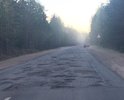 Дорога Бологое-Кемцы-Берёзовский Рядок в прошлом году ремонтировалась, однако были пропущены участки с ямочным ремонтом. Теперь заплатки отвалились и несколько километров такой вот полосы препятствий