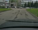 Участок дороги весь в огромных ямах и выбоинах