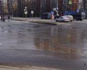 Сложно выделить участки Московкого проспекта, где не требовался бы ремонт. Практически везде полотно изношено, кругом следы ямочного ремонта. Каждую зиму-весну асфальт тает на глазах у жителей города