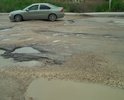 Разрушенный участок дорожного покрытия находится при въезде в мкрн ул. Дружбы. Значительно замедляет дорожное движение, заставляя водителей создавать аварийные ситуации. В будущем может препятсвовать проезду скорой помощи. Требует незамедлительного ремонта. Прошу помощи участников проекта.