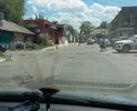 Мятый асфальт, имеются ямы и стремительно появляются новые