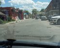 Мятый асфальт, имеются ямы и стремительно появляются новые