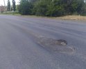 Кроме разрушенного дорожного покрытия, сняли искусственные неровности, которые теперь превратились в ямы...