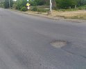 Кроме разрушенного дорожного покрытия, сняли искусственные неровности, которые теперь превратились в ямы...
