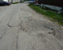Дорога для уничтожения общественного транспорта, который и так редко заезжает в этот район. Владельцев общественного транспорта можно понять.