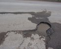 На дороге можно устраивать соревнования подготовленных внедорожников.