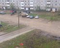 г.Сыктывкар, ул.Ветеранов, на которой находится много домов, выглядит так, на улице даже нет асфальта.