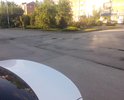 Центральная улица города и такая убитая дорога