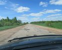 Дорога между двумя районными центрами Новгородской области на территории Старорусского района является по сути заброшенной. На протяжении нескольких лет никем не эксплуатируется. Дорожное полотно на всём протяжении в многочисленных выбоинах и ямах. Фактически передвигаться возможно только по обочине. Кюветы и обочины местами плотно заросли кустарником, который местами полностью закрывает дорожные знаки, например знак "Начало населённого пункта" Великое Село.