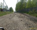 Дорога ужасная! С каждым дождем размывается все сильней. Подъезд к домам и гаражам затруднителен. Проезжают только внедорожники, легковушки отрывают бампера...