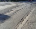 Очередной пример общего плачевнейшего состояния дорожной сети города Батайск - ямы, латки низкого качества, мятый рассыпающийся асфальт, отсутствие систем водоотвода