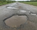 Добрый день.
Очень плохое состояние дороги от левого поворота на Гагарин после проезда села Петушки и до поворота на Клушино после Зикеево. Особенно плачевная ситуация на  участке после Самуйлово (Полозово, Битюково и т.д.). Многочисленные рытвины и ямы глубиной 10-20 см., иногда и больше. В течение 15 км. приходится ехать со скоростью 10 км. в час, чтобы не разбить подвеску, постоянно объезжая ямы (иногда по обочине). Иногда днищем машины задеваешь землю. Считаю недопустимым такое состояние дороги на пути в Клушино, на родину первого космонавта Гагарина. Приходится часто ездить по этой дороге, один раз встретили автомобиль с пробитым колесом, в котором находились граждане Франции, которые из Москвы ехали в Клушино! 
Отремонтируйте, пожалуйста эту дорогу! Важно! Это необходимо сделать качественно, т.к. дорога разрушается очень активно. В прошлом году состояние было плохое, но терпимое. В этом году после зимы дорога превратилась в сплошные ямы. Если не предпринять меры, через год по данной дороге проехать на автомобиле будет невозможно. 
Надеюсь на понимание. Более подробно могу прокомментировать по электронной почте или по телефону (предоставлю по запросу в e-mail).
Спасибо.