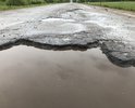 Добрый день.
Очень плохое состояние дороги от левого поворота на Гагарин после проезда села Петушки и до поворота на Клушино после Зикеево. Особенно плачевная ситуация на  участке после Самуйлово (Полозово, Битюково и т.д.). Многочисленные рытвины и ямы глубиной 10-20 см., иногда и больше. В течение 15 км. приходится ехать со скоростью 10 км. в час, чтобы не разбить подвеску, постоянно объезжая ямы (иногда по обочине). Иногда днищем машины задеваешь землю. Считаю недопустимым такое состояние дороги на пути в Клушино, на родину первого космонавта Гагарина. Приходится часто ездить по этой дороге, один раз встретили автомобиль с пробитым колесом, в котором находились граждане Франции, которые из Москвы ехали в Клушино! 
Отремонтируйте, пожалуйста эту дорогу! Важно! Это необходимо сделать качественно, т.к. дорога разрушается очень активно. В прошлом году состояние было плохое, но терпимое. В этом году после зимы дорога превратилась в сплошные ямы. Если не предпринять меры, через год по данной дороге проехать на автомобиле будет невозможно. 
Надеюсь на понимание. Более подробно могу прокомментировать по электронной почте или по телефону (предоставлю по запросу в e-mail).
Спасибо.