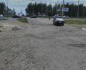 г. Орёл. участок дороги по ул. Кузнецова 10. Разбита в хлам. большие ухабины, ямы, торчащая арматура. Ситуация не меняется четвёртый год.
