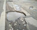 Абсолютно уничтоженное полотно от поворота на ул. Хромова с Петербургского шоссе и до выезда на П.Савельевой.
Возле дома 15 по ул. Хромова яма практически в ширину дороги. В этой яме люди побили уже не один десяток колес.
Прошу принять меры. Ремонт был обещан в конце апреля.