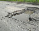 Абсолютно уничтоженное полотно от поворота на ул. Хромова с Петербургского шоссе и до выезда на П.Савельевой.
Возле дома 15 по ул. Хромова яма практически в ширину дороги. В этой яме люди побили уже не один десяток колес.
Прошу принять меры. Ремонт был обещан в конце апреля.