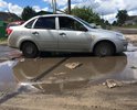Дорога не асфальтирована. В сырую погоду невозможно проехать