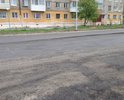 Горячий асфальт укладывали, несмотря на то, что среднесуточная температура – минус 15 градусов. Итог: асфальт по весне просто рассыпался.