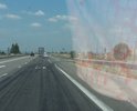 Проблема заключается в том, что к скоростному участку дороги примыкает достаточно загруженная второстепенная, при этом отсутствуют полосы для разгона и торможения, что создаёт аварийную обстановку и сложности со съездом и выездом с трассы