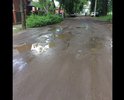 Единственная дорога на набережную. Огромные ямы. Нет тротуара!!!