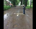 Единственная дорога на набережную. Огромные ямы. Нет тротуара!!!