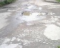 Разбитые дороги, яма на яме. Невозможно нормально проехать.