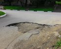 Вот такая яма, на улице Дамбовой уже в течении 2-3 месяцев, а появилась она после работ проводимых здесь местным Водоканалом. Яма становится все больше и глубже.