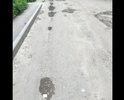 Работы по укладке асфальта проводились зимой 2013 года.Асфальт начал отваливаться уже весной.Результат на лицо. Жители дома сами начинают заделывать ямы строительным мусором.