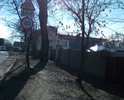 Нет тротуара на улице Кирова вдоль дома №33