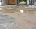 Разбита дорога перед домами 5, 7, 9 на проспекте Победы