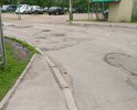 Разбитая дорога на повороте с ул. Спичечная на ул. Августовская