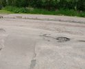 Разбитая дорога на повороте с ул. Спичечная на ул. Августовская