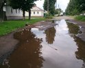 Одна из центральных дорого г. Фатежа. Вся дорога состоит из ям. Передвигаться на автомобиле невозможно, ве стараются эту улицу объезжать.