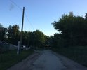 Разбитая дорога, местами настолько глубокие ямы, что затрудняют проезд не только легковым автомобилям, но и грузовые с трудом проезжают. Глава Пронска Радько по ходу все выделенные на эту дорогу деньги уложил в свой дом