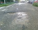 так выглядит единственная дорога въезд в огромный жилой район в котором проживают 2500-3500 граждан.