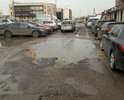 Одинцовские власти в течение трех лет отказываются ремонтировать дорогу по адресу МО, Одинцово, Триумфальная, 4, ссылаясь на то, "что дороги  микрорайона «Гусарская баллада» на баланс городского поселения Одинцово не переданы, в связи с чем  Администрация городского поселения Одинцово не в праве выполнять какие либо  работы по ремонту и благоустройству  на испрашиваемой территории, так как это будет признано не целевым использованием бюджетных средств. "
Прошу содействия в решении данной проблемы по существу.